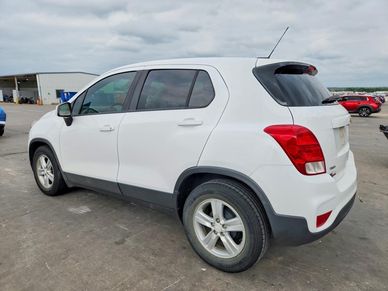 2020 CHEVROLET TRAX LS photo 2