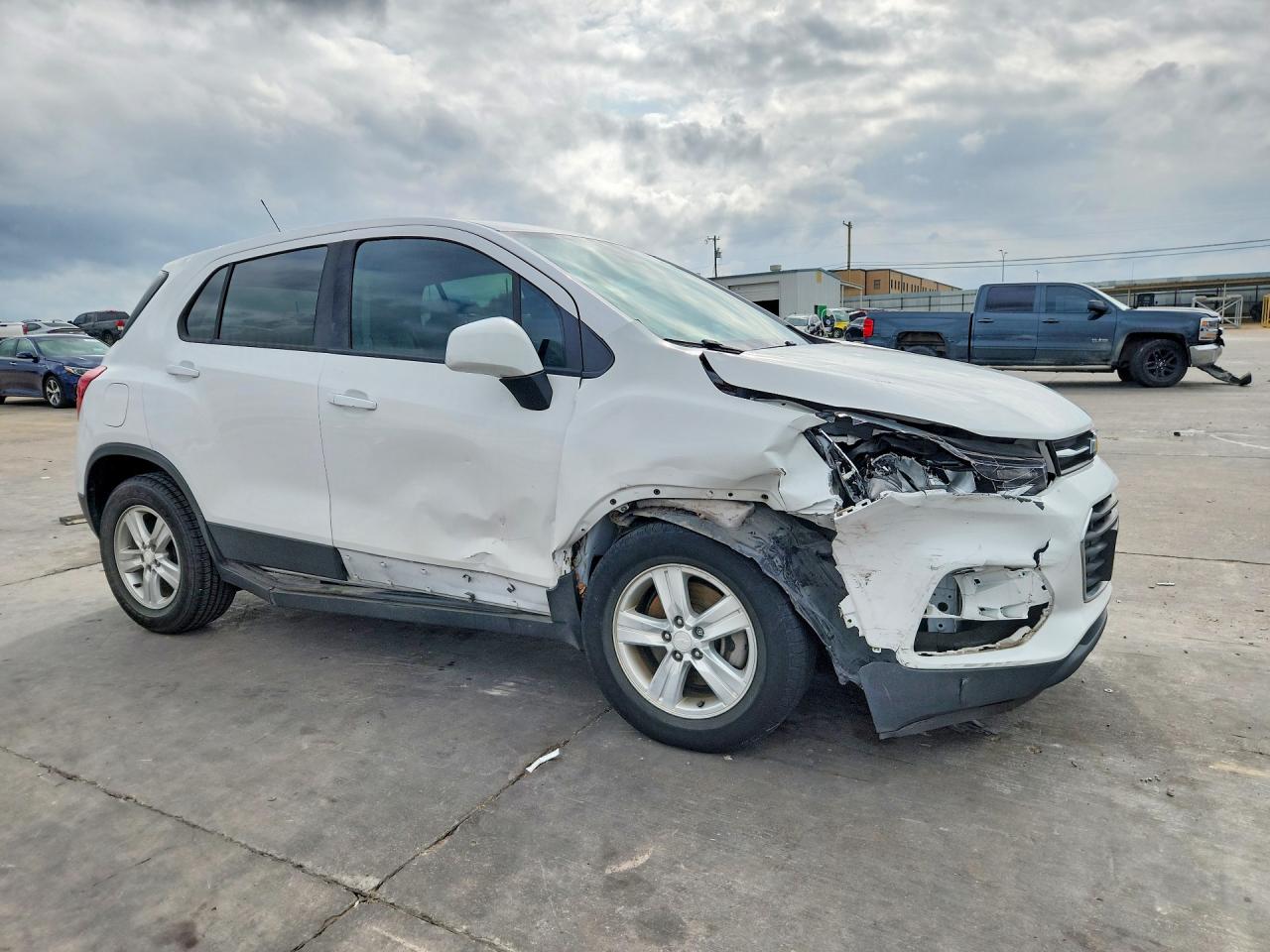 2020 CHEVROLET TRAX LS photo 4