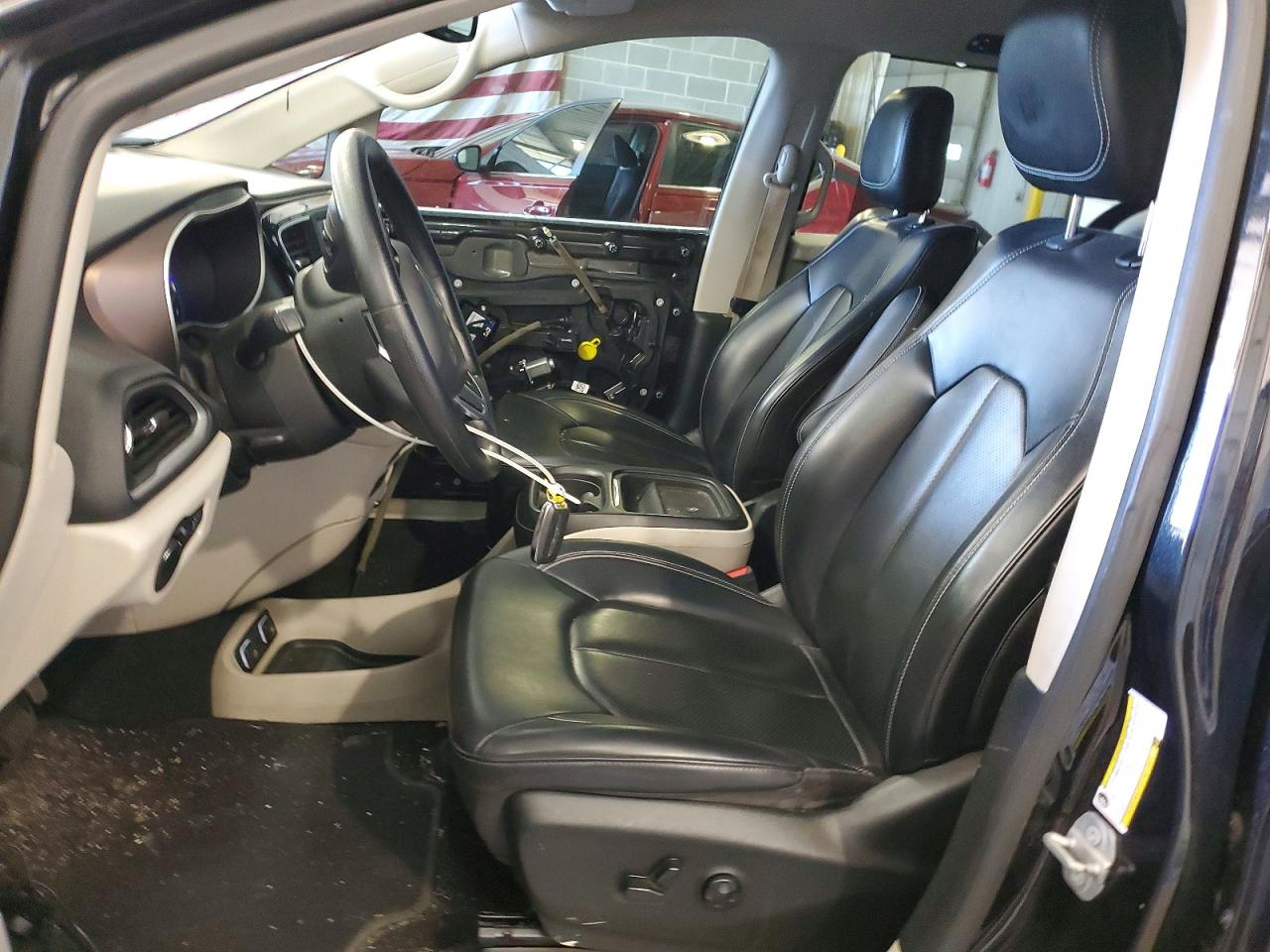 2021 CHRYSLER VOYAGER LXI photo 13