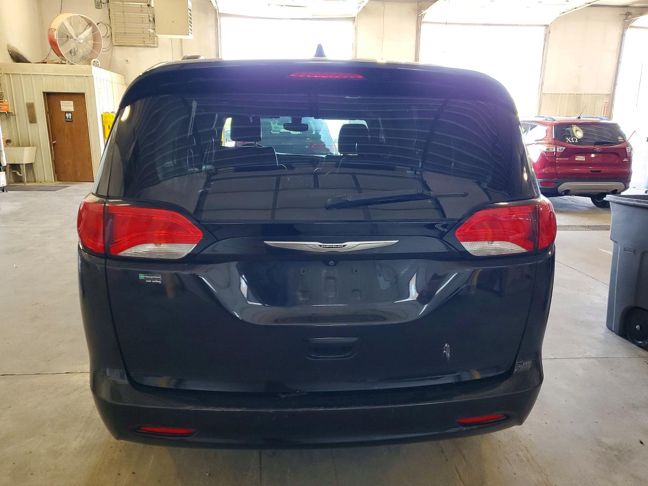 2021 CHRYSLER VOYAGER LXI photo 11
