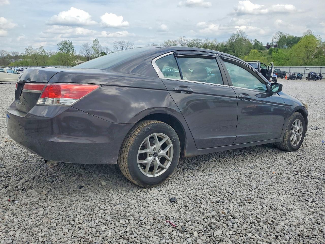 2011 HONDA ACCORD LX photo 7