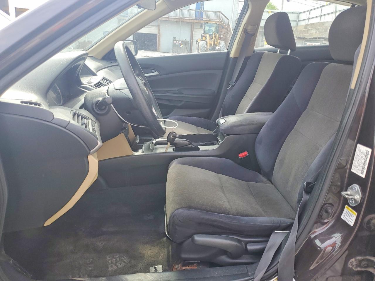 2011 HONDA ACCORD LX photo 19