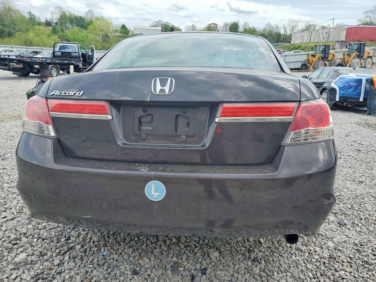2011 HONDA ACCORD LX photo 16