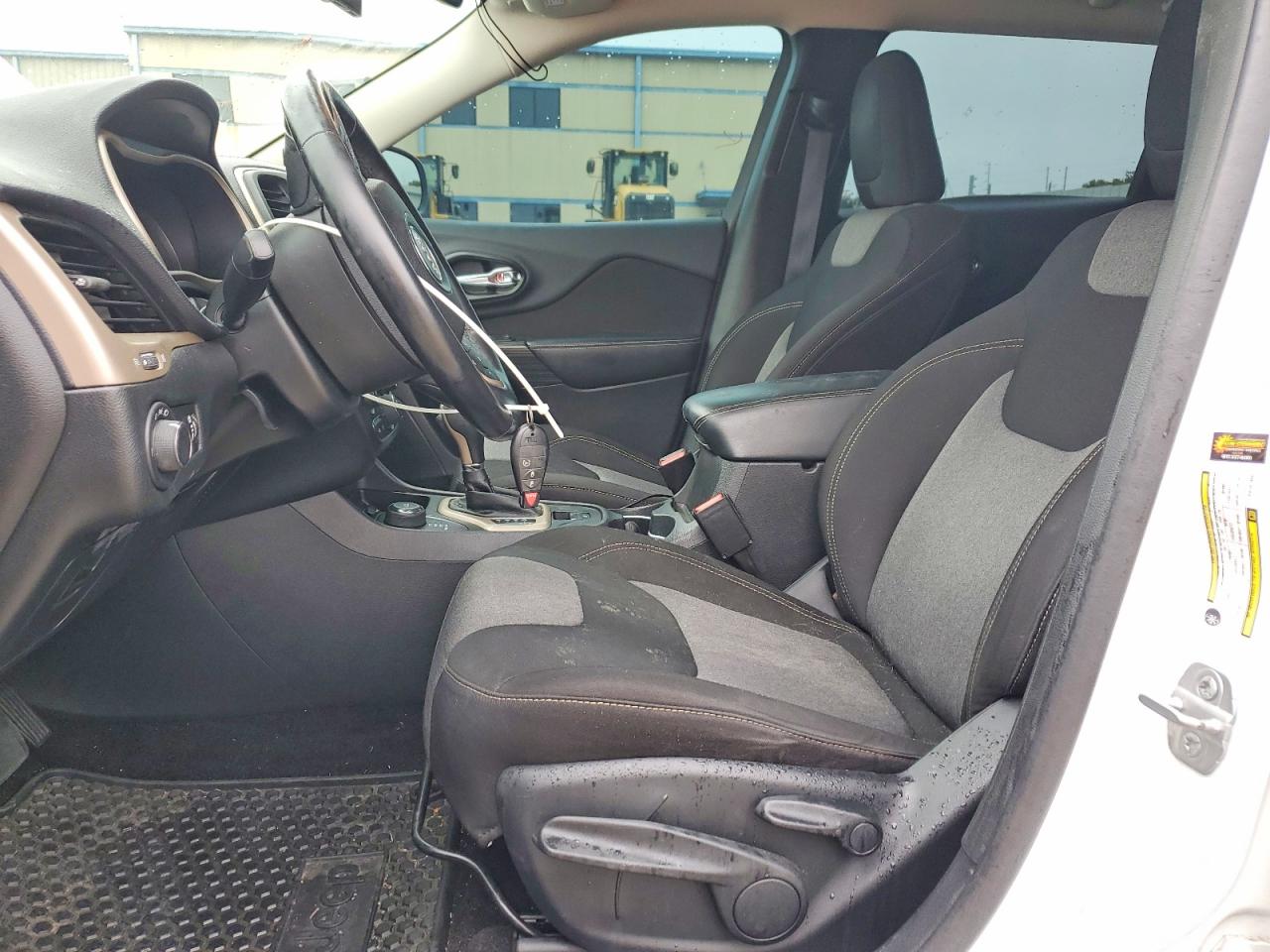 2014 JEEP CHEROKEE SPORT photo 13