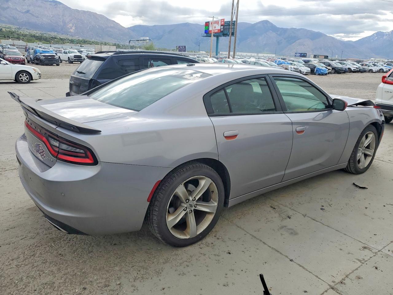 2017 DODGE CHARGER SXT photo 3