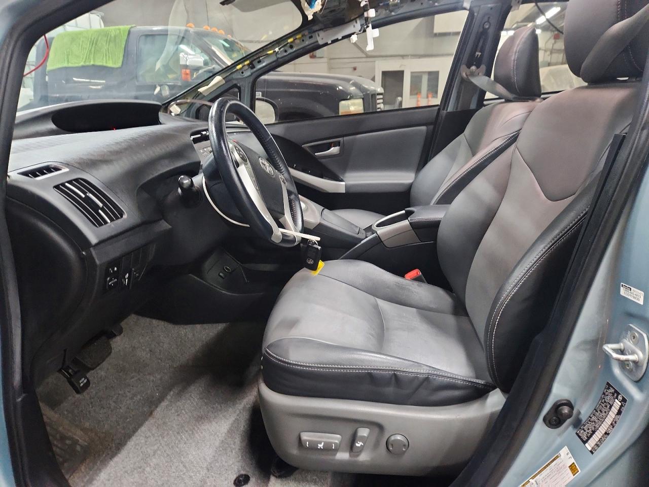 2012 TOYOTA PRIUS FOUR photo 13