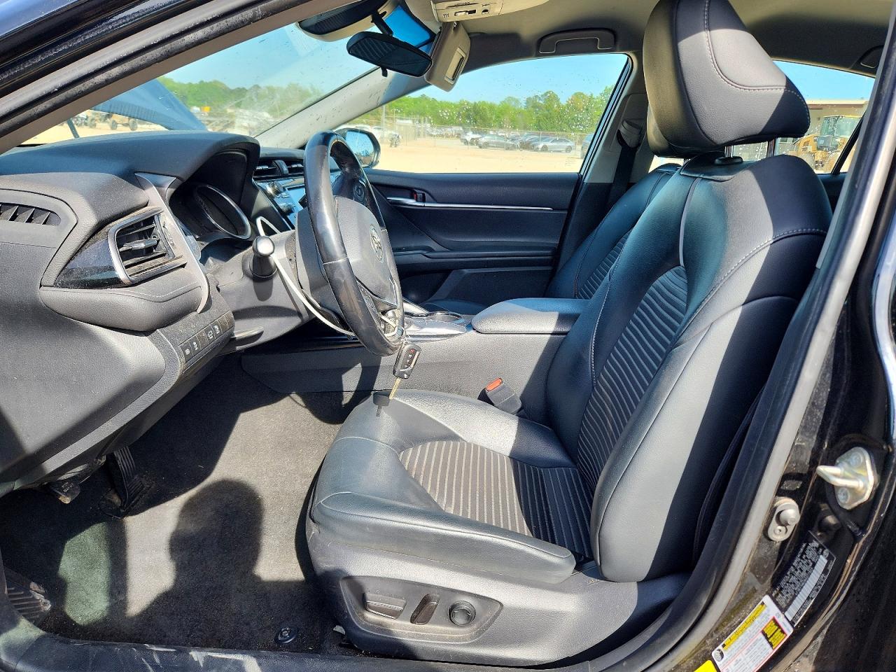 2019 TOYOTA CAMRY SE photo 13