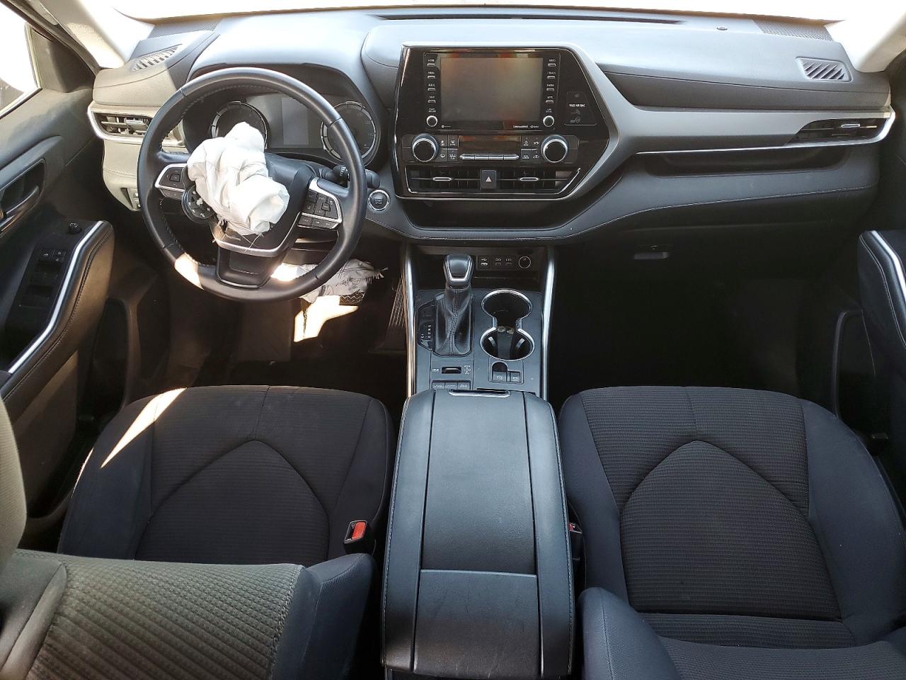 2022 TOYOTA HIGHLANDER LE photo 8