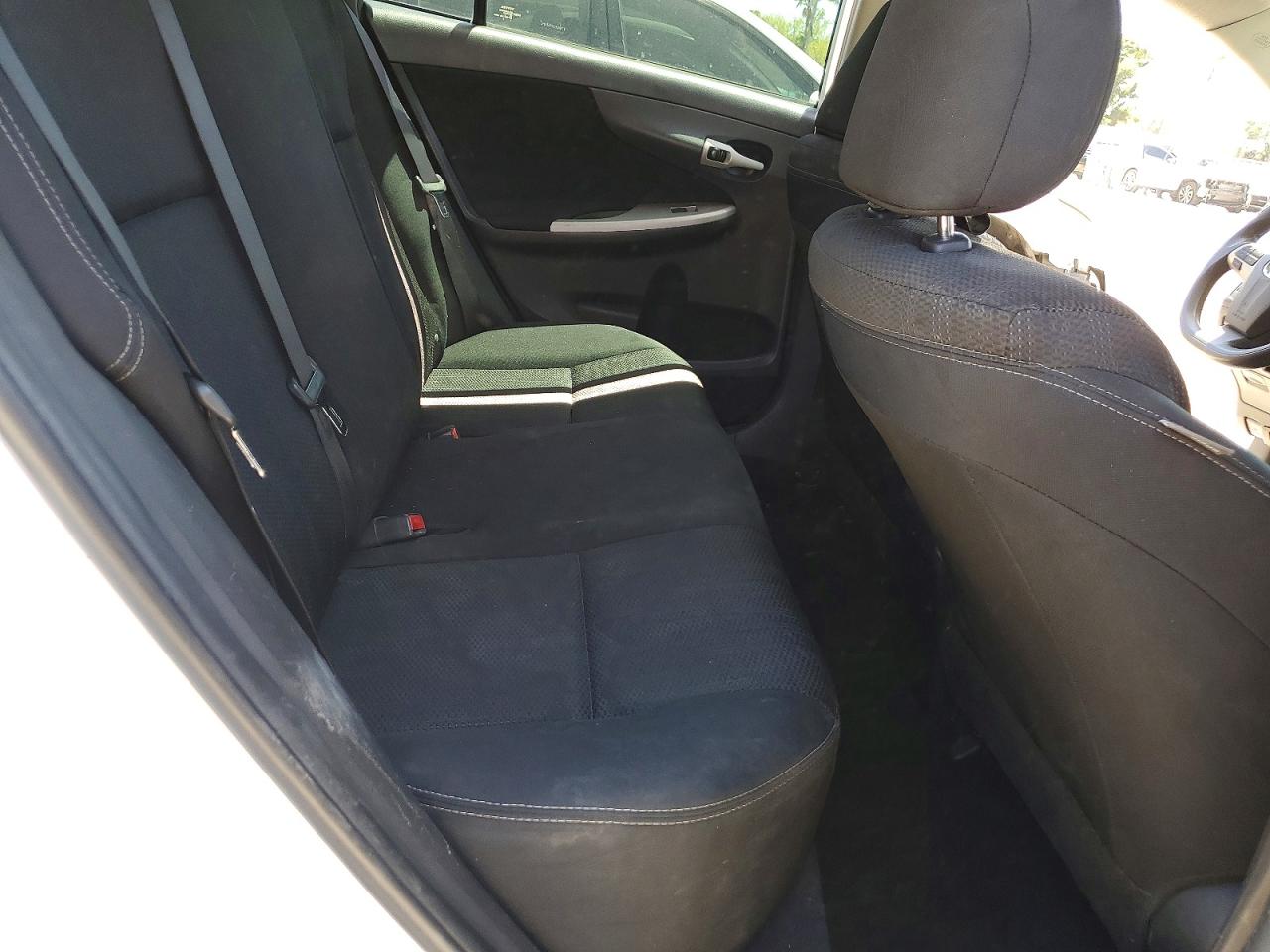 2012 TOYOTA COROLLA S photo 28
