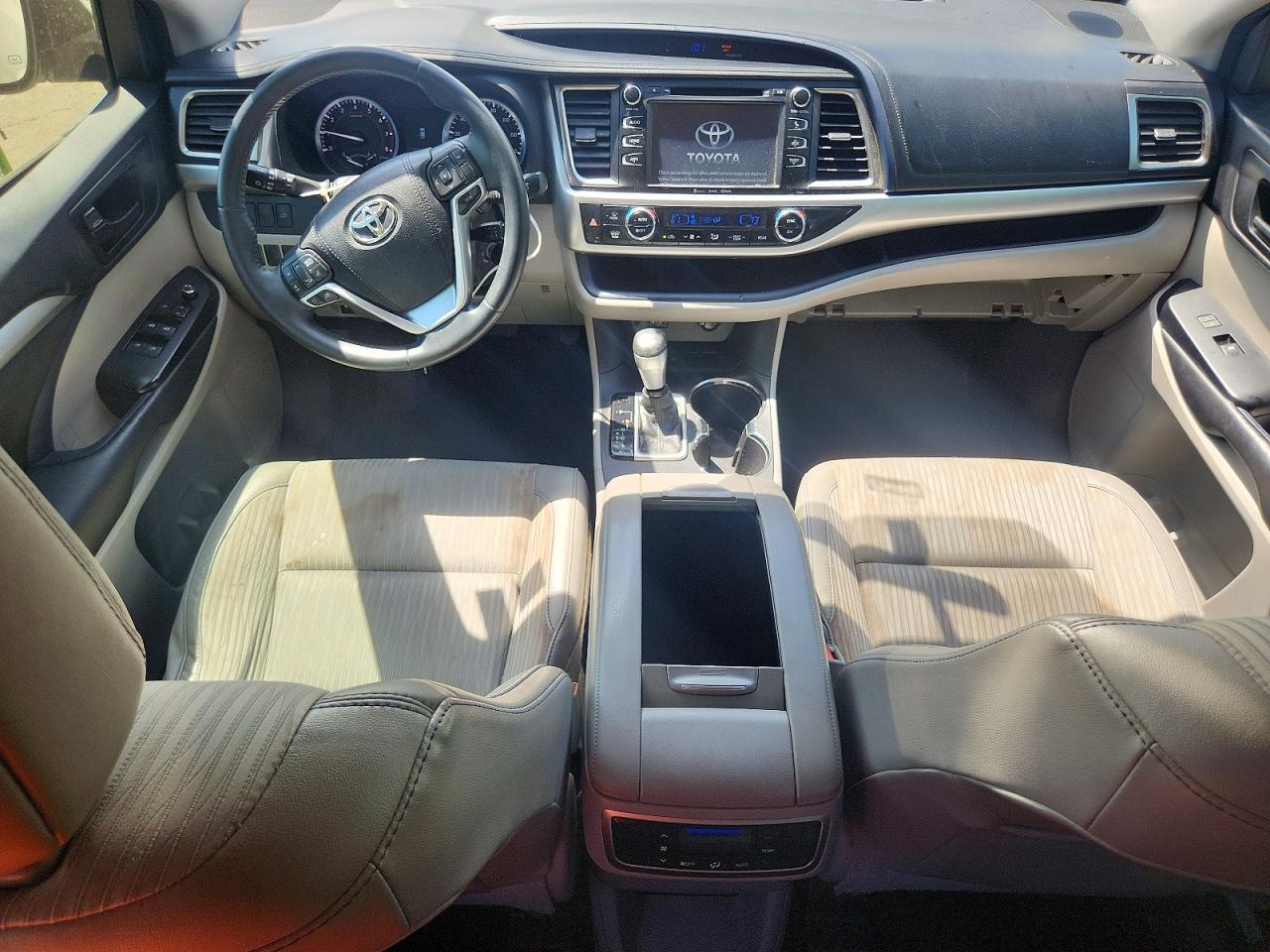 2016 TOYOTA HIGHLANDER LE PLUS photo 22