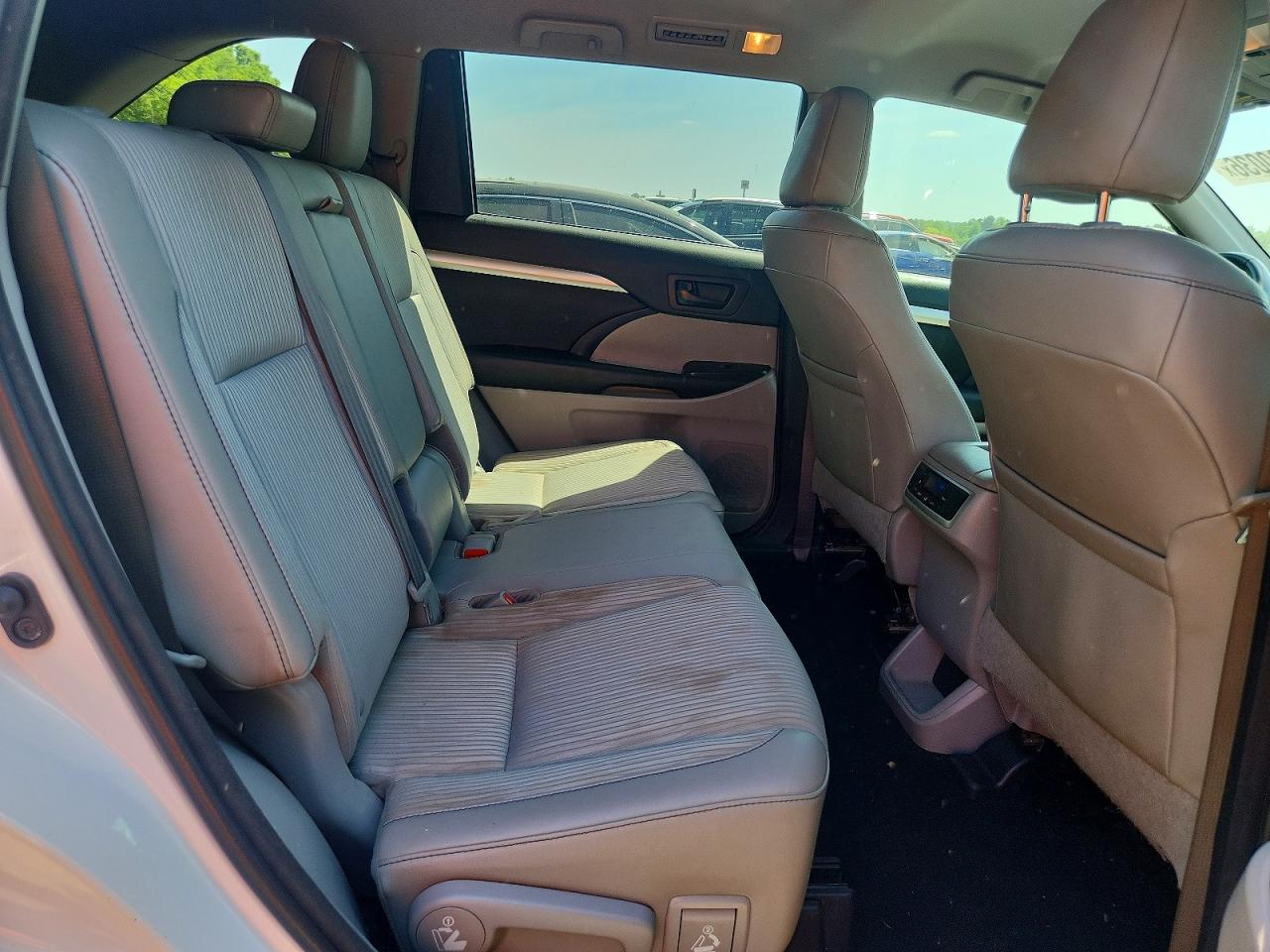 2016 TOYOTA HIGHLANDER LE PLUS photo 31