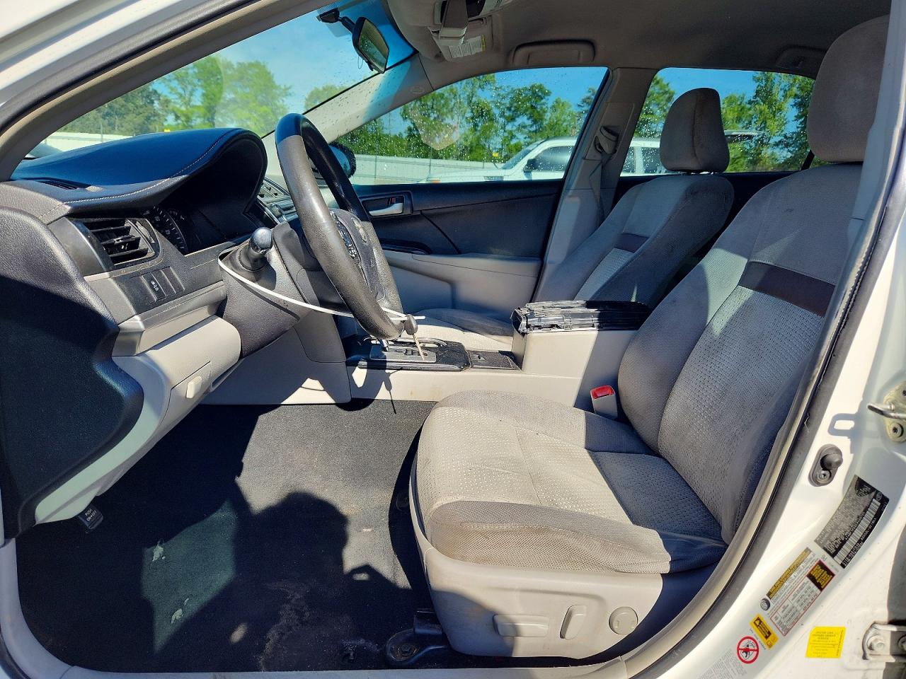 2014 TOYOTA CAMRY LE photo 13