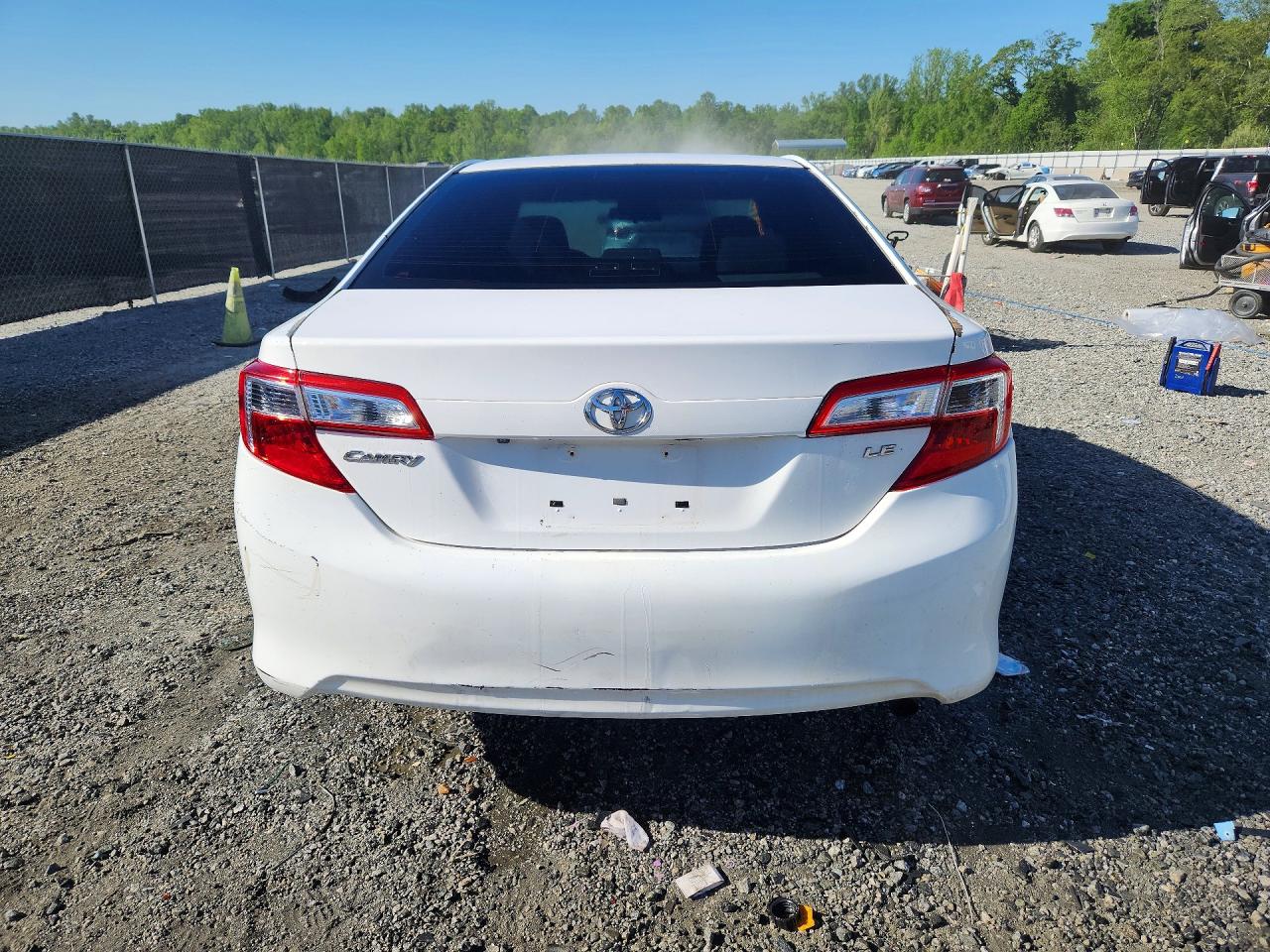 2014 TOYOTA CAMRY LE photo 11