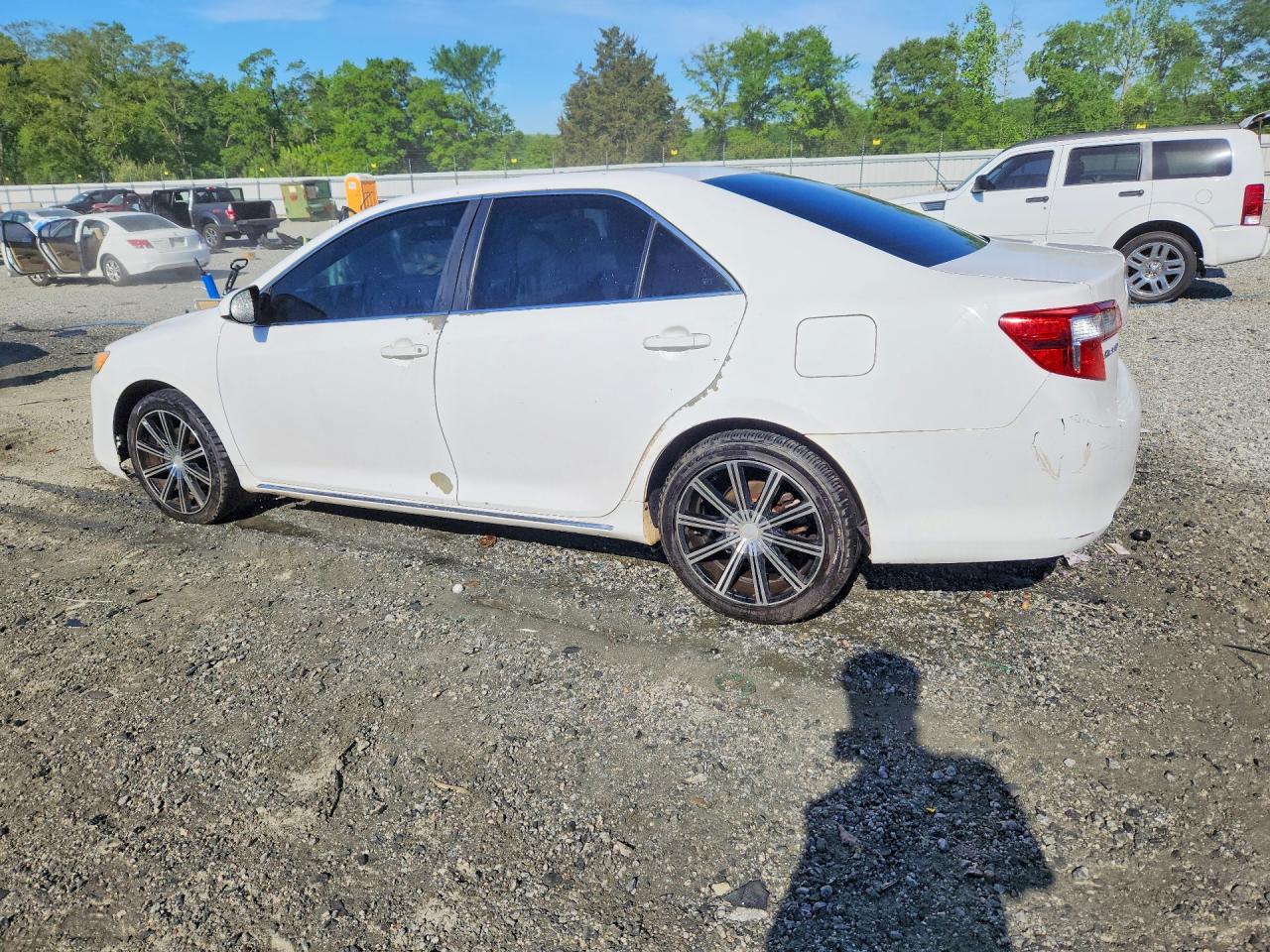 2014 TOYOTA CAMRY LE photo 3