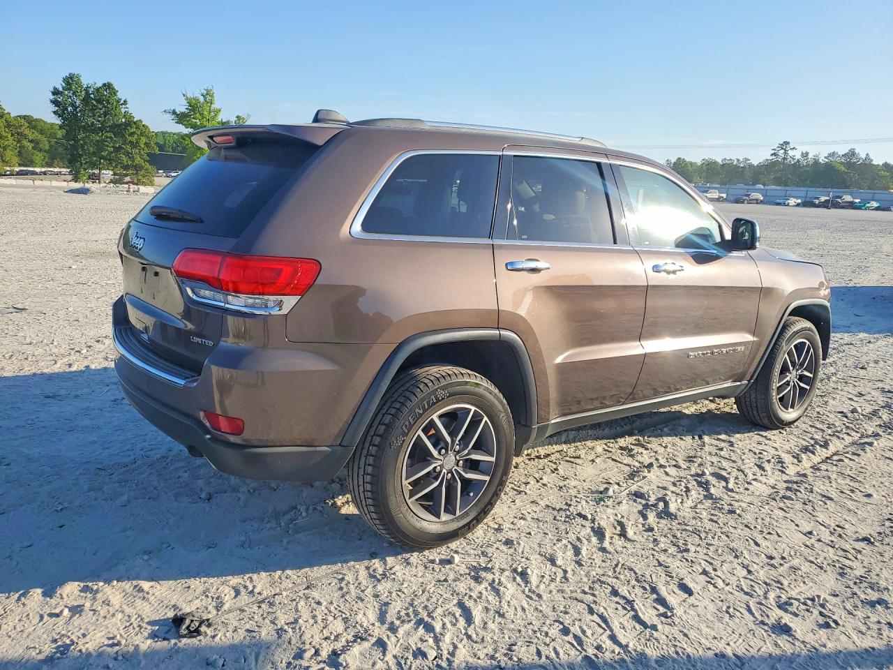 2018 JEEP GRAND CHEROKEE LIMITED photo 3
