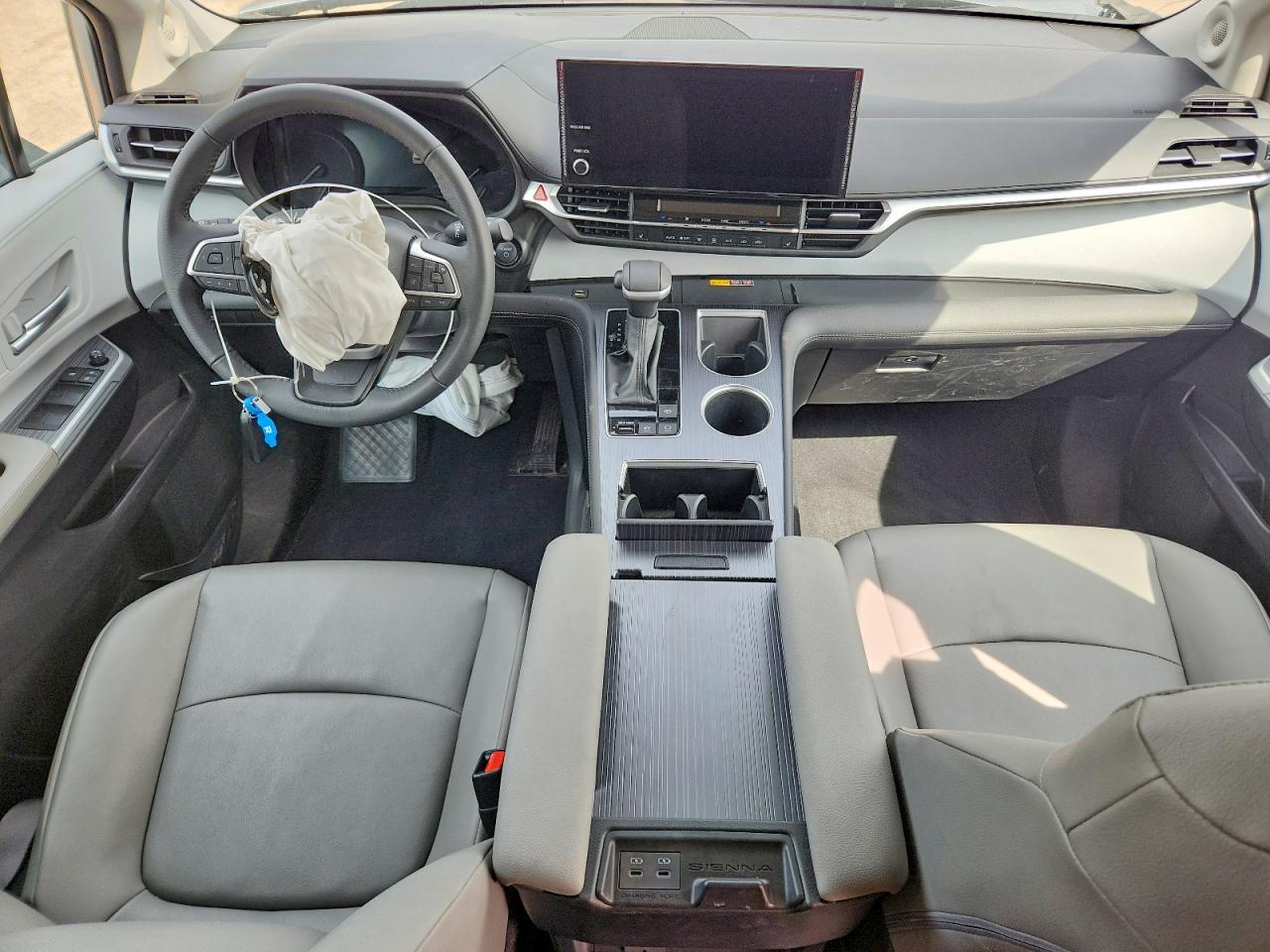 2025 TOYOTA SIENNA XLE 7-PASSENGER photo 22