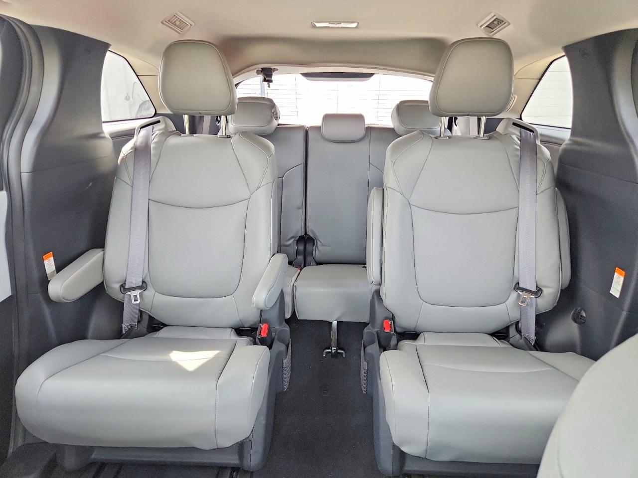 2025 TOYOTA SIENNA XLE 7-PASSENGER photo 28