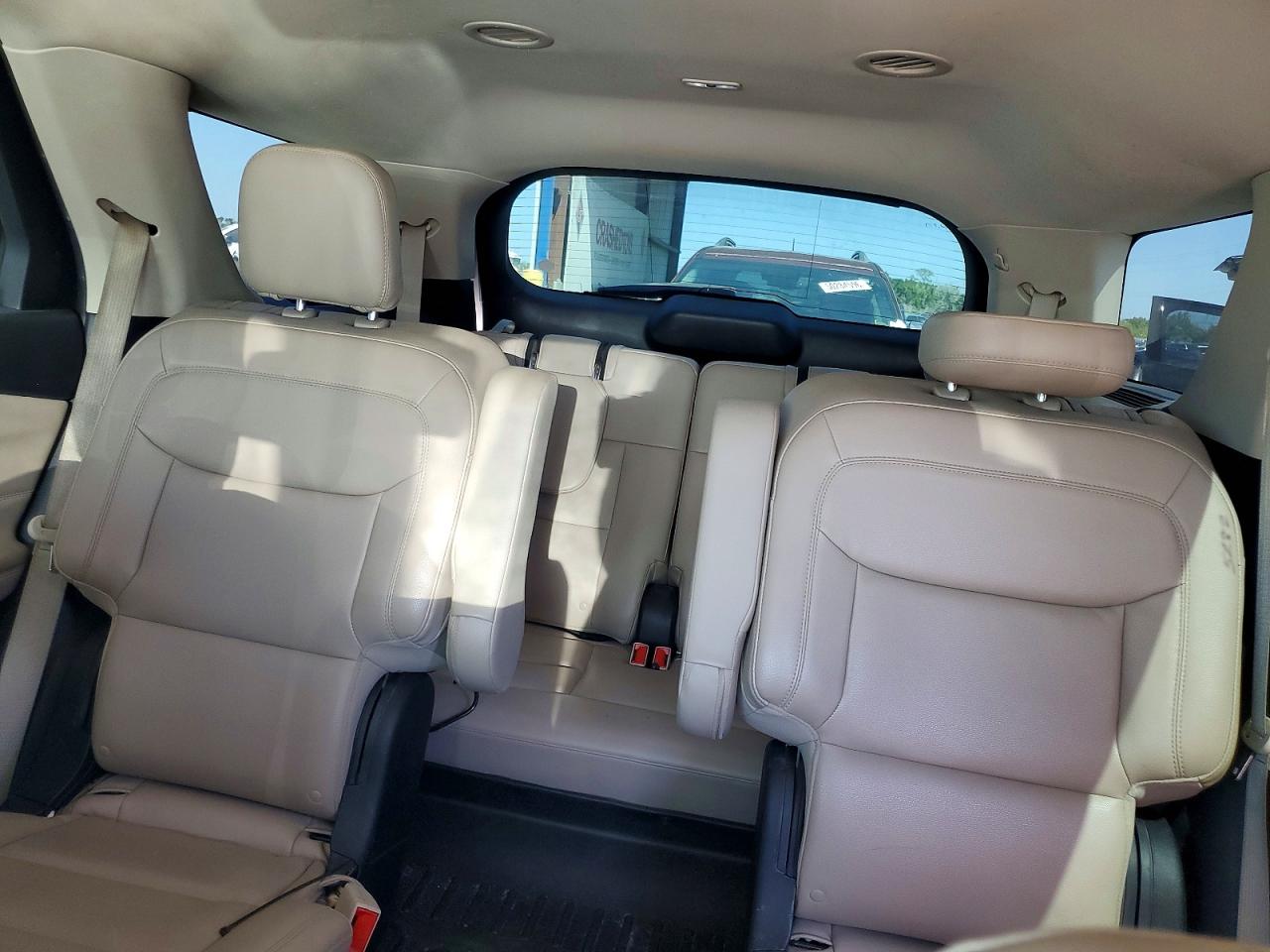 2020 FORD EXPLORER XLT photo 19