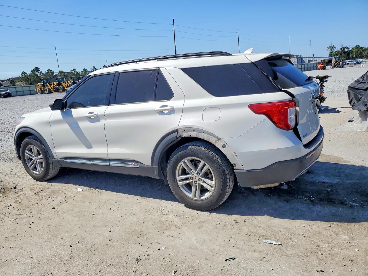 2020 FORD EXPLORER XLT photo 3