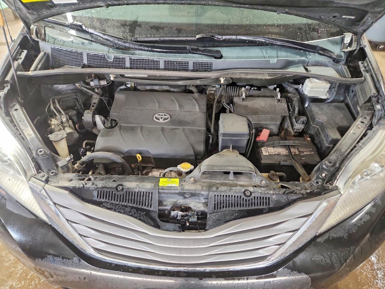 2013 TOYOTA SIENNA XLE 7-PASSENGER photo 23