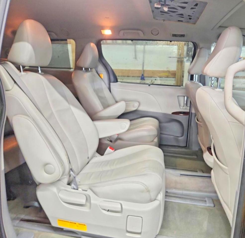 2013 TOYOTA SIENNA XLE 7-PASSENGER photo 21