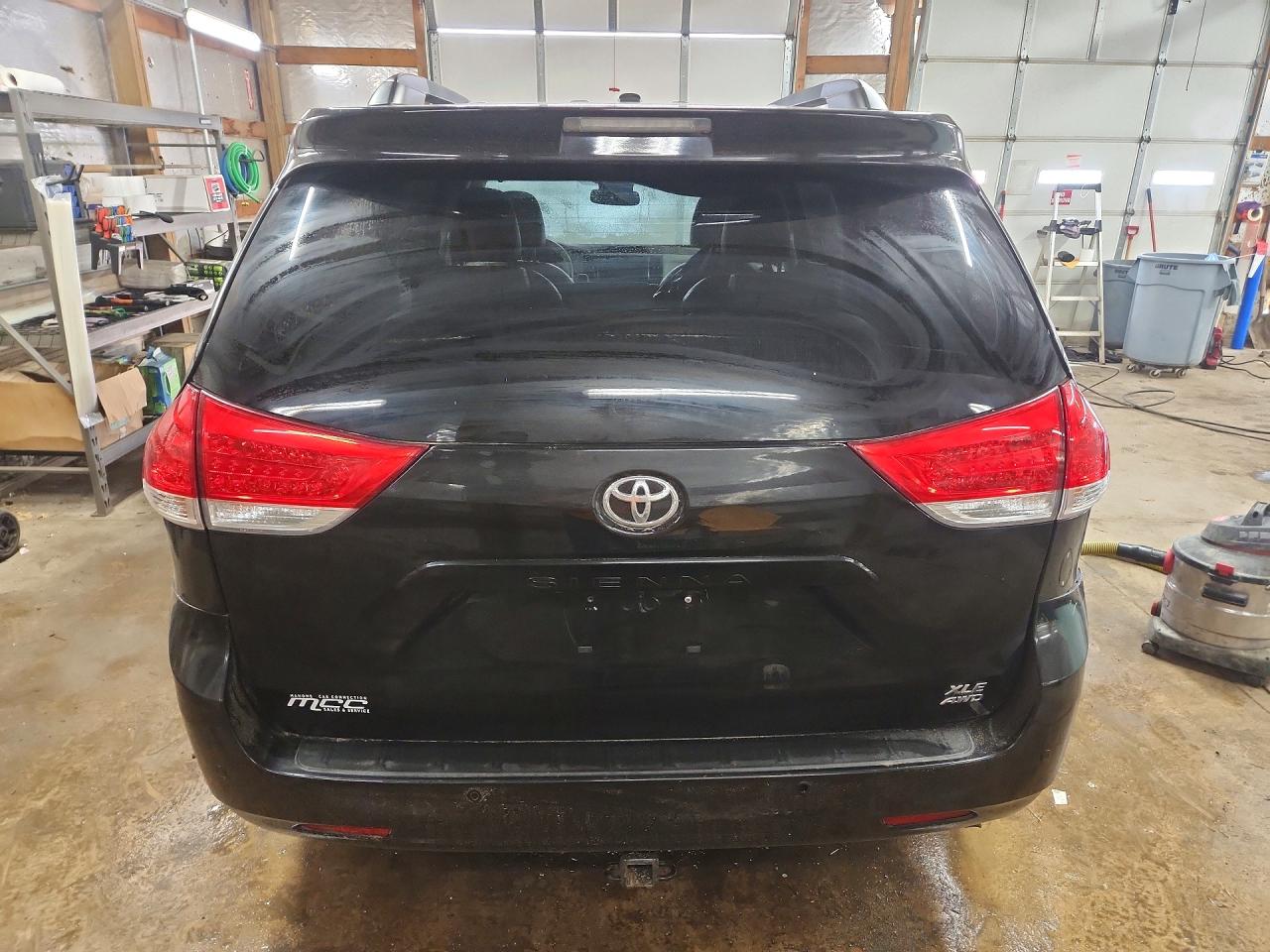 2013 TOYOTA SIENNA XLE 7-PASSENGER photo 11