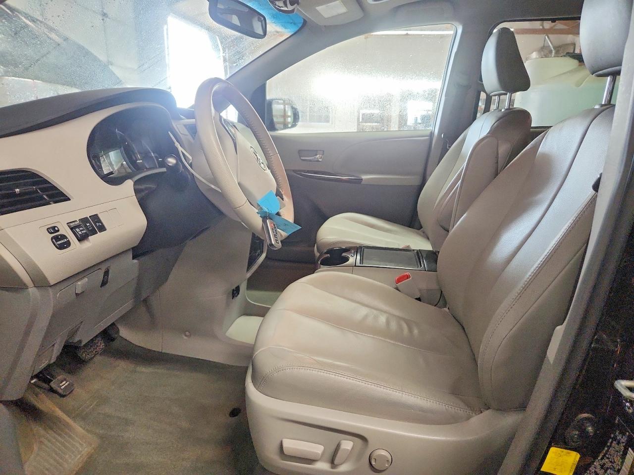 2013 TOYOTA SIENNA XLE 7-PASSENGER photo 13
