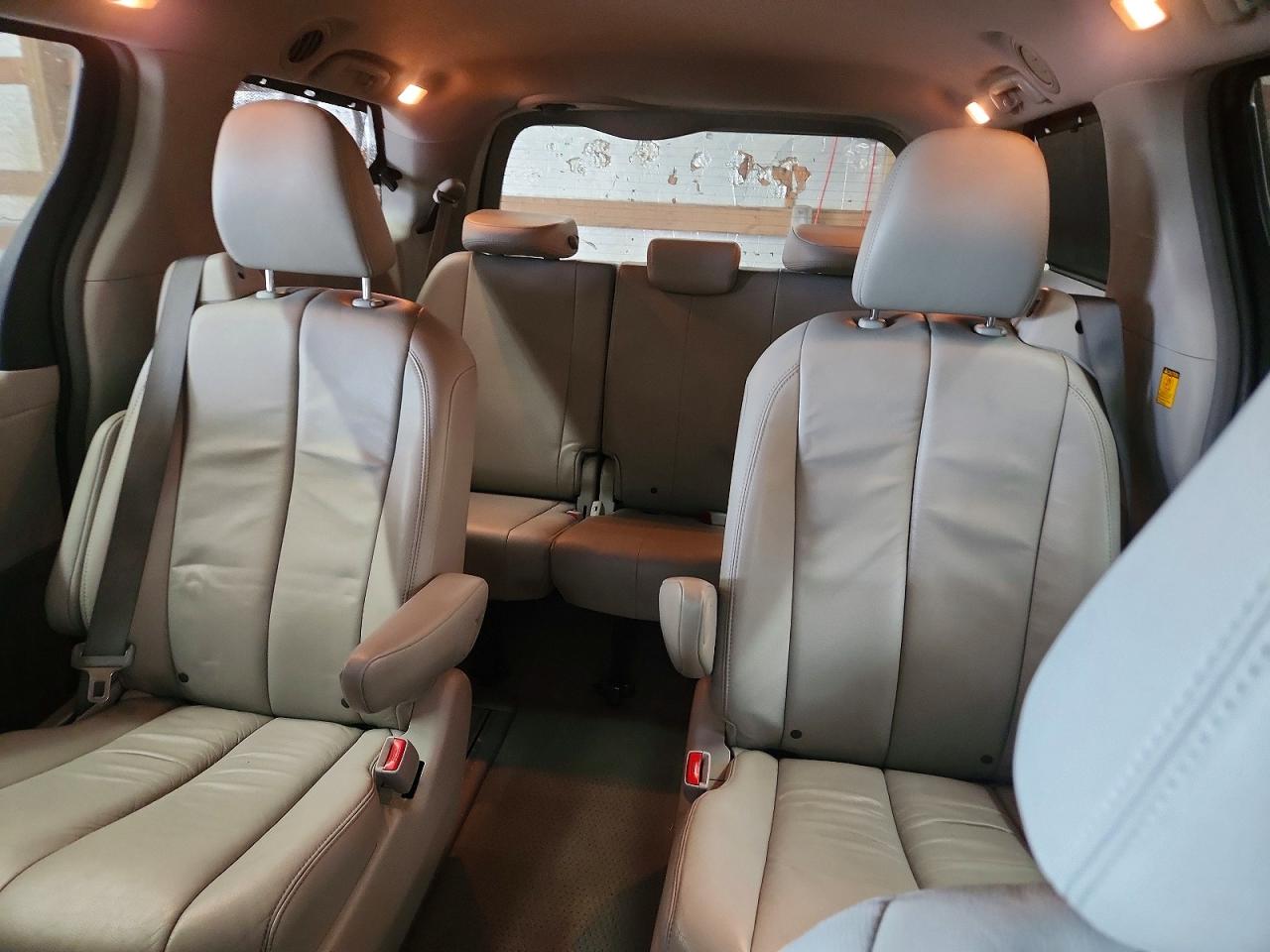 2013 TOYOTA SIENNA XLE 7-PASSENGER photo 19