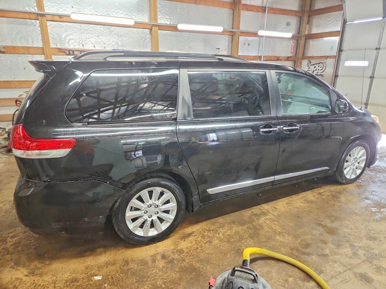 2013 TOYOTA SIENNA XLE 7-PASSENGER photo 5