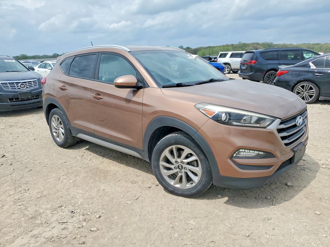 2017 HYUNDAI TUCSON SE photo 7