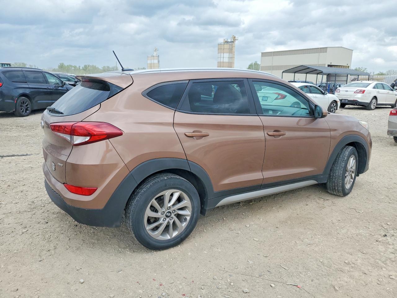 2017 HYUNDAI TUCSON SE photo 5