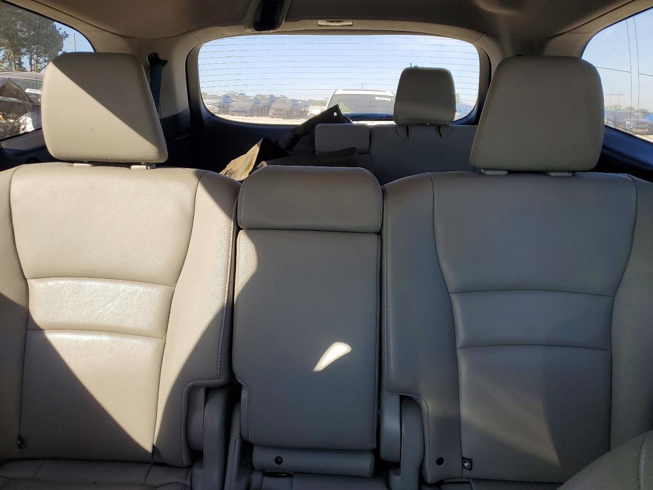2016 HONDA PILOT EXLN photo 19