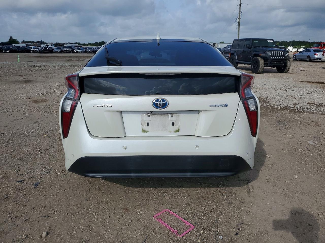 2018 TOYOTA PRIUS THREE photo 11