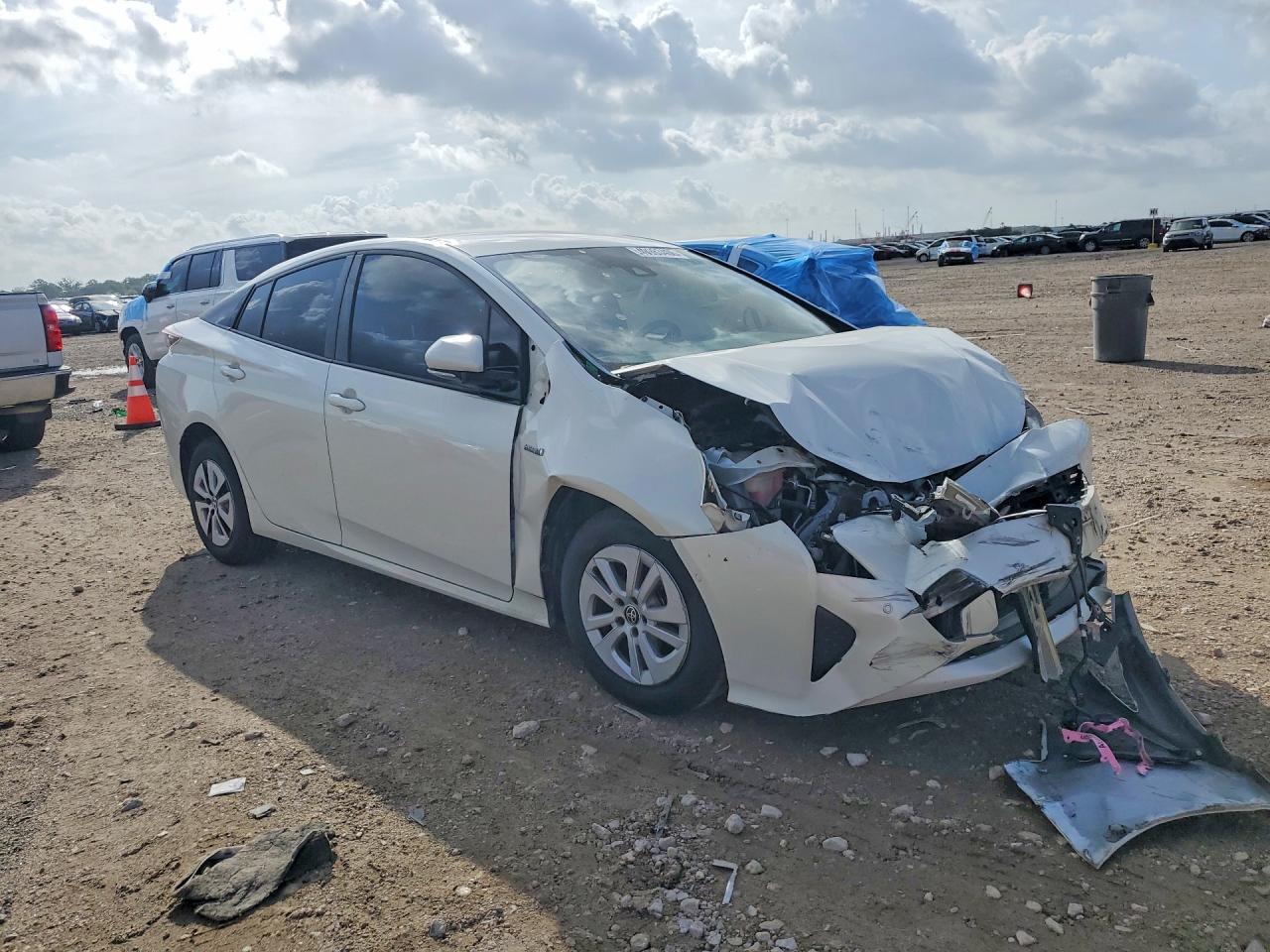 2018 TOYOTA PRIUS THREE photo 7