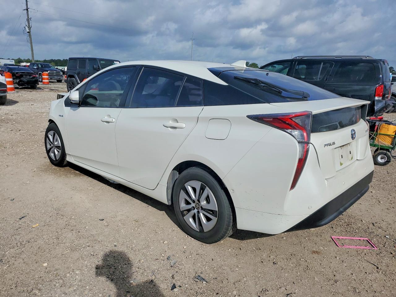 2018 TOYOTA PRIUS THREE photo 3