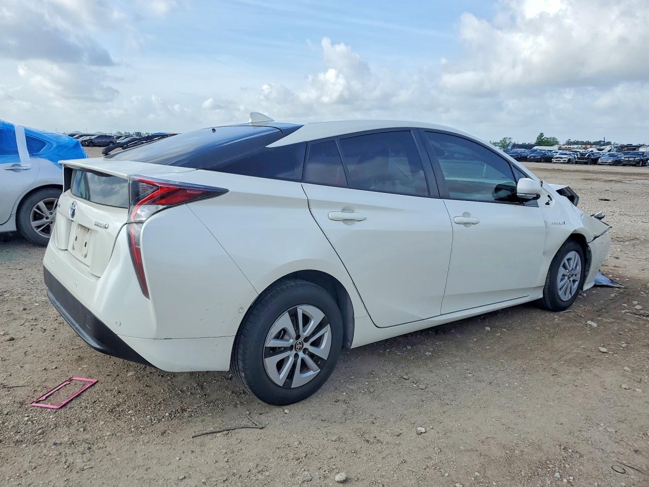 2018 TOYOTA PRIUS THREE photo 5