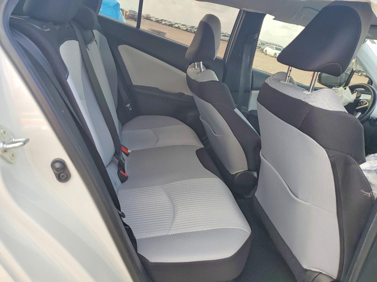 2018 TOYOTA PRIUS THREE photo 19