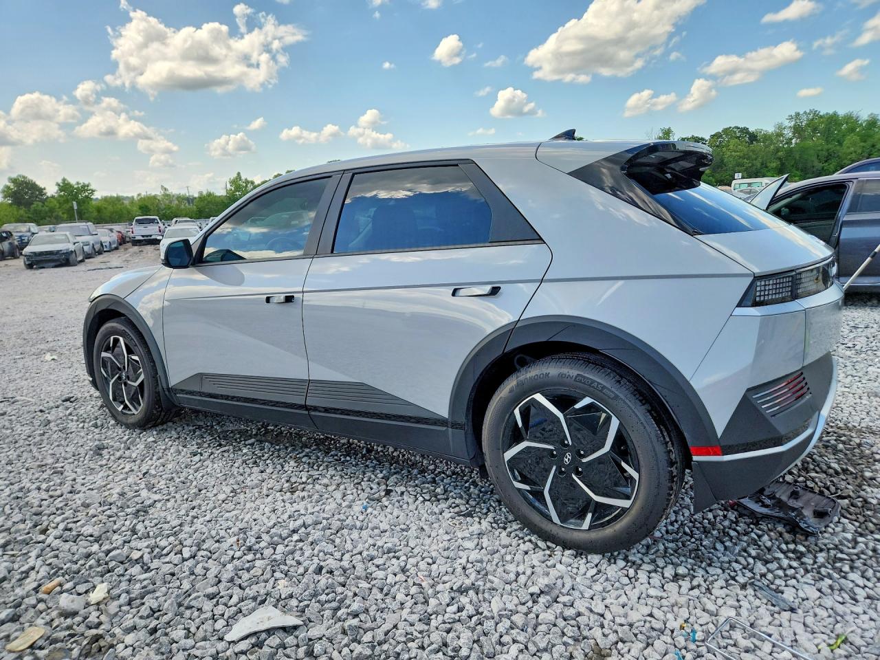 2023 HYUNDAI IONIQ 5 SEL photo 3