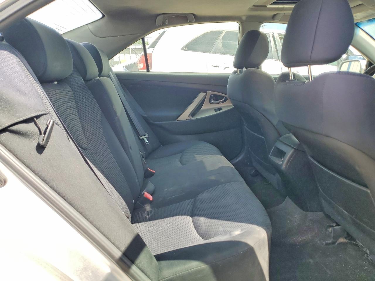 2010 TOYOTA CAMRY SE photo 19