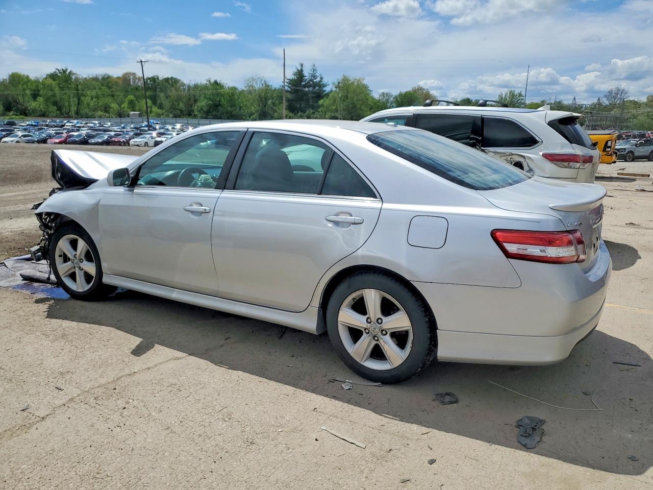 2010 TOYOTA CAMRY SE photo 3