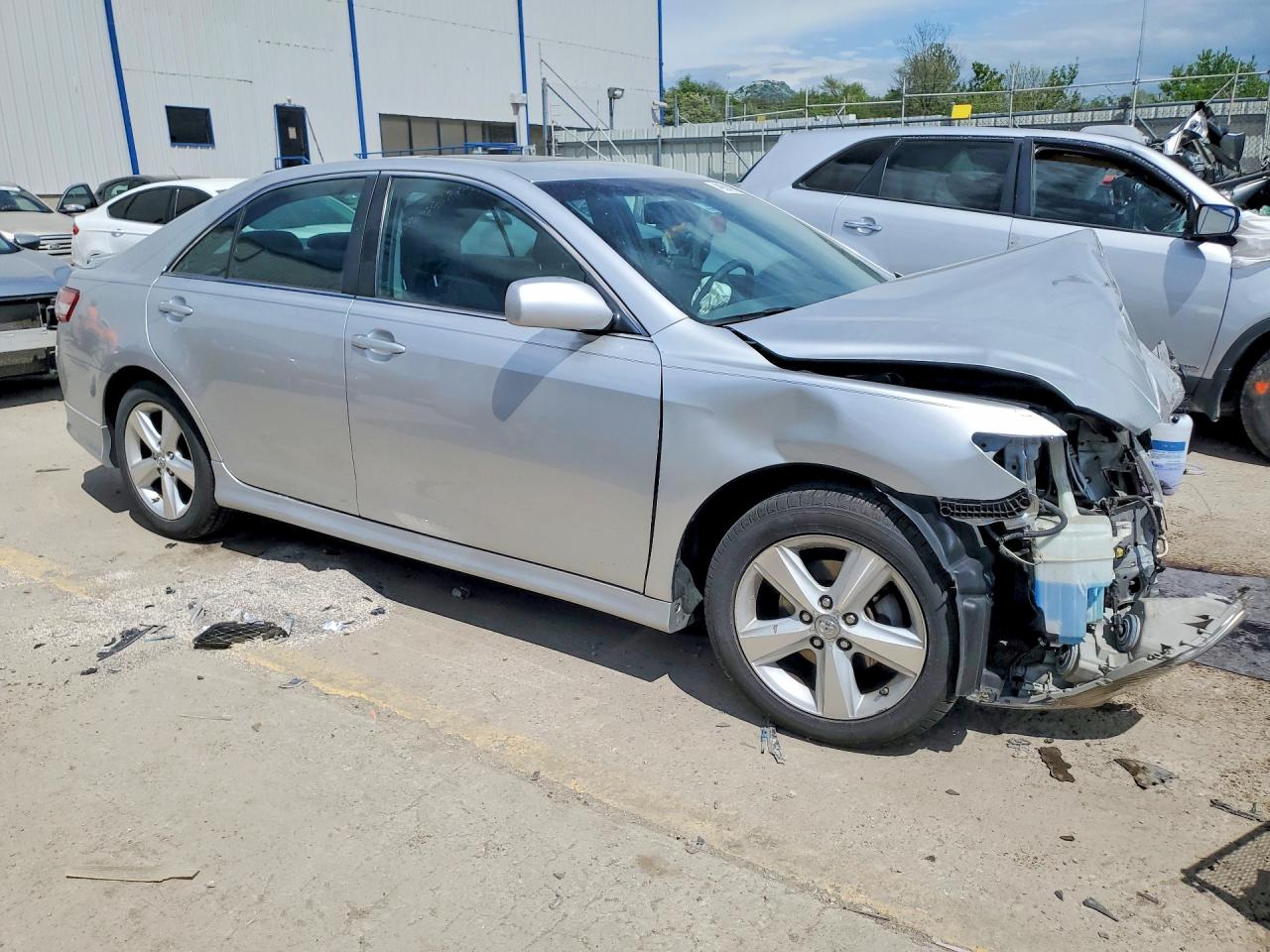 2010 TOYOTA CAMRY SE photo 7