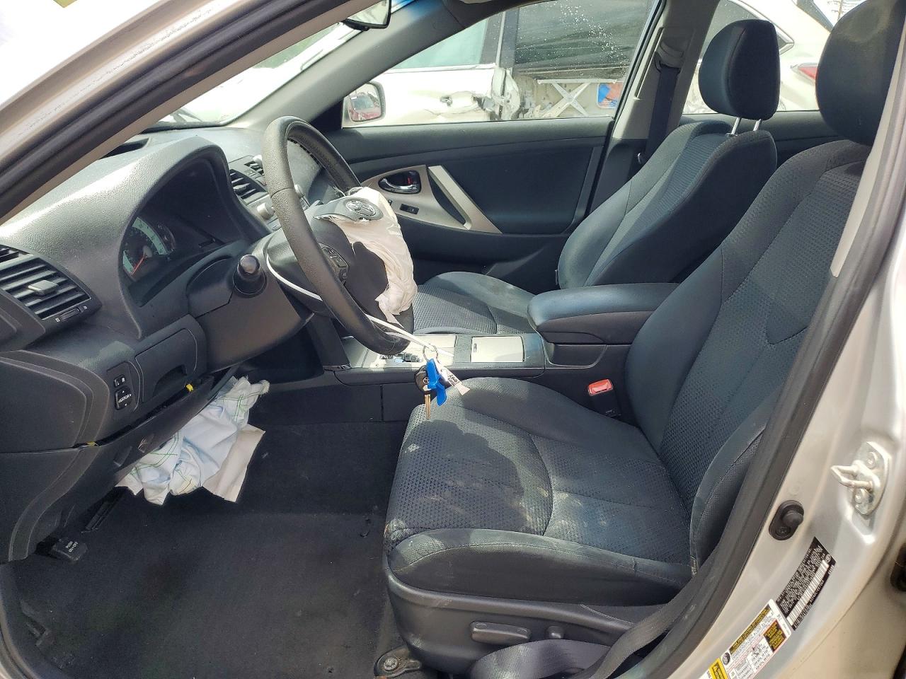 2010 TOYOTA CAMRY SE photo 13
