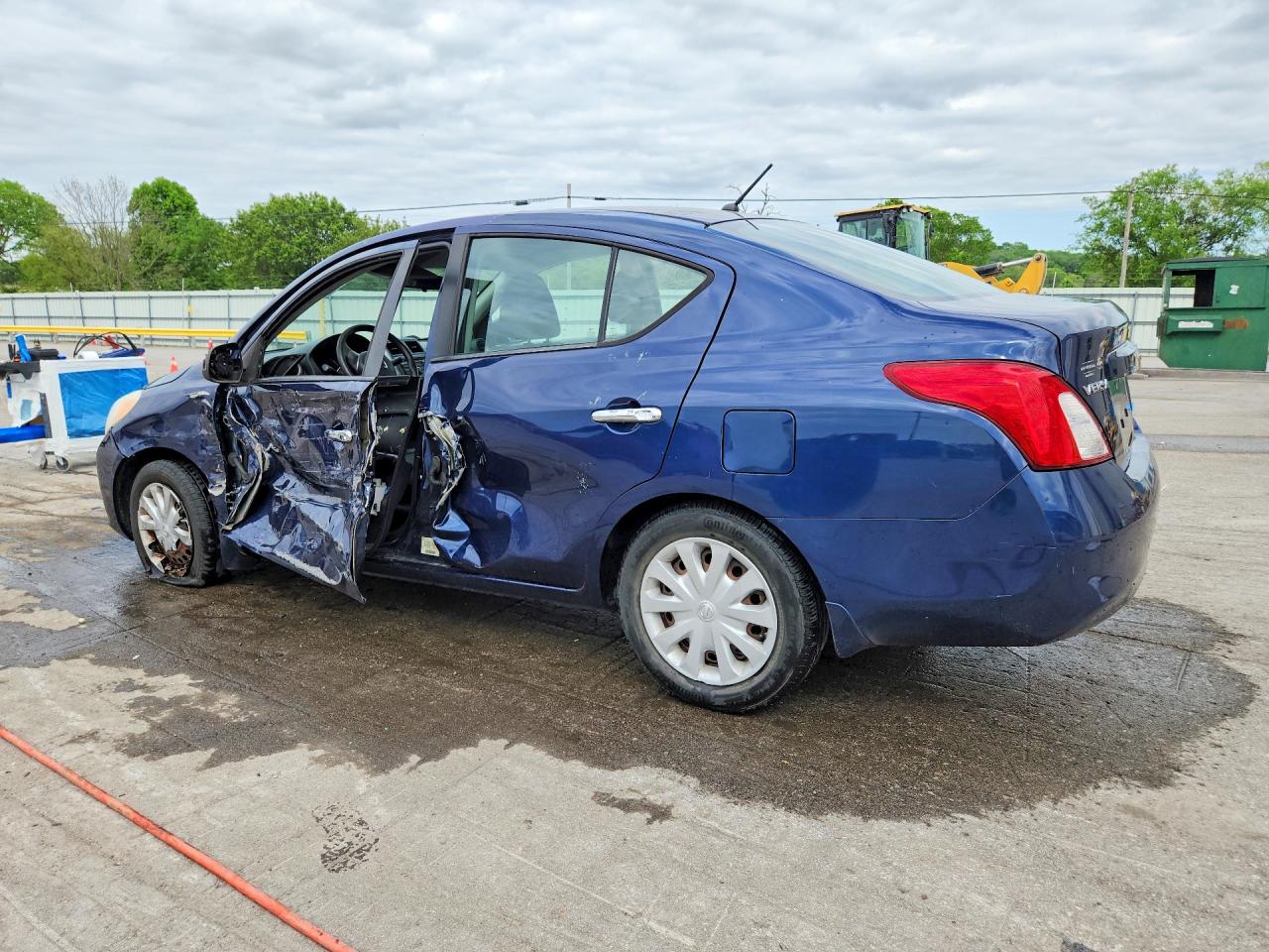 2012 NISSAN VERSA 1.6 S photo 2