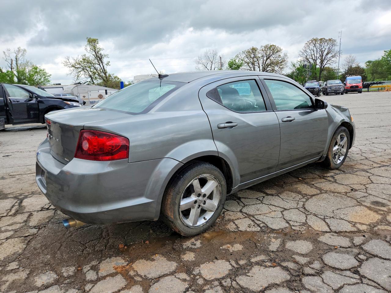 2013 DODGE AVENGER SE photo 5