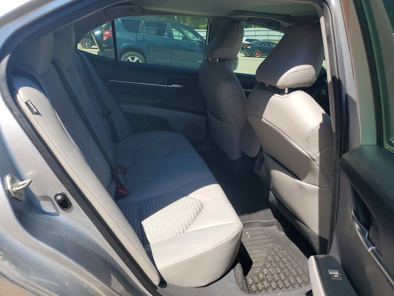 2020 TOYOTA CAMRY SE photo 19