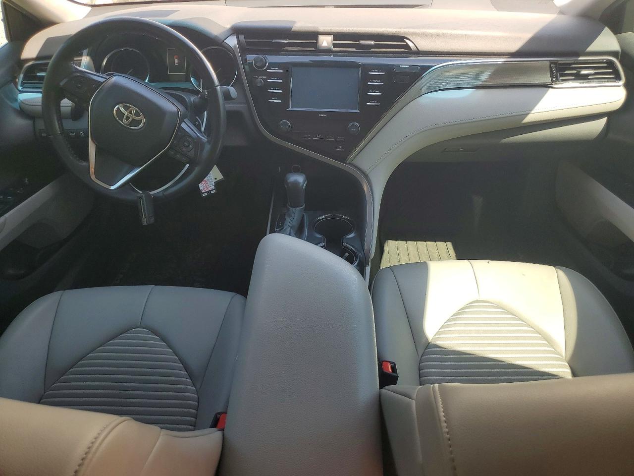 2020 TOYOTA CAMRY SE photo 15