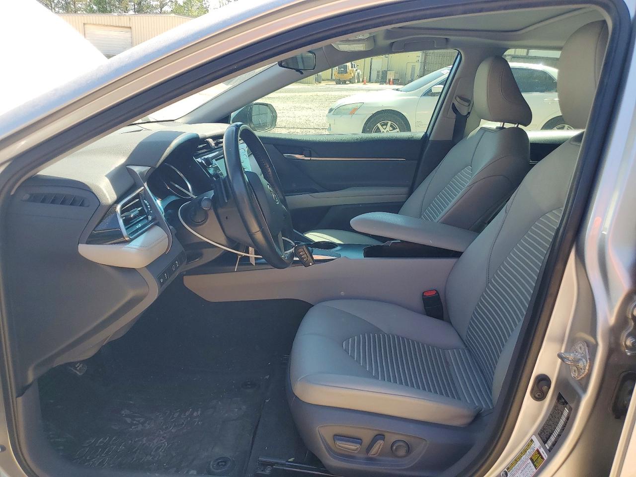 2020 TOYOTA CAMRY SE photo 13