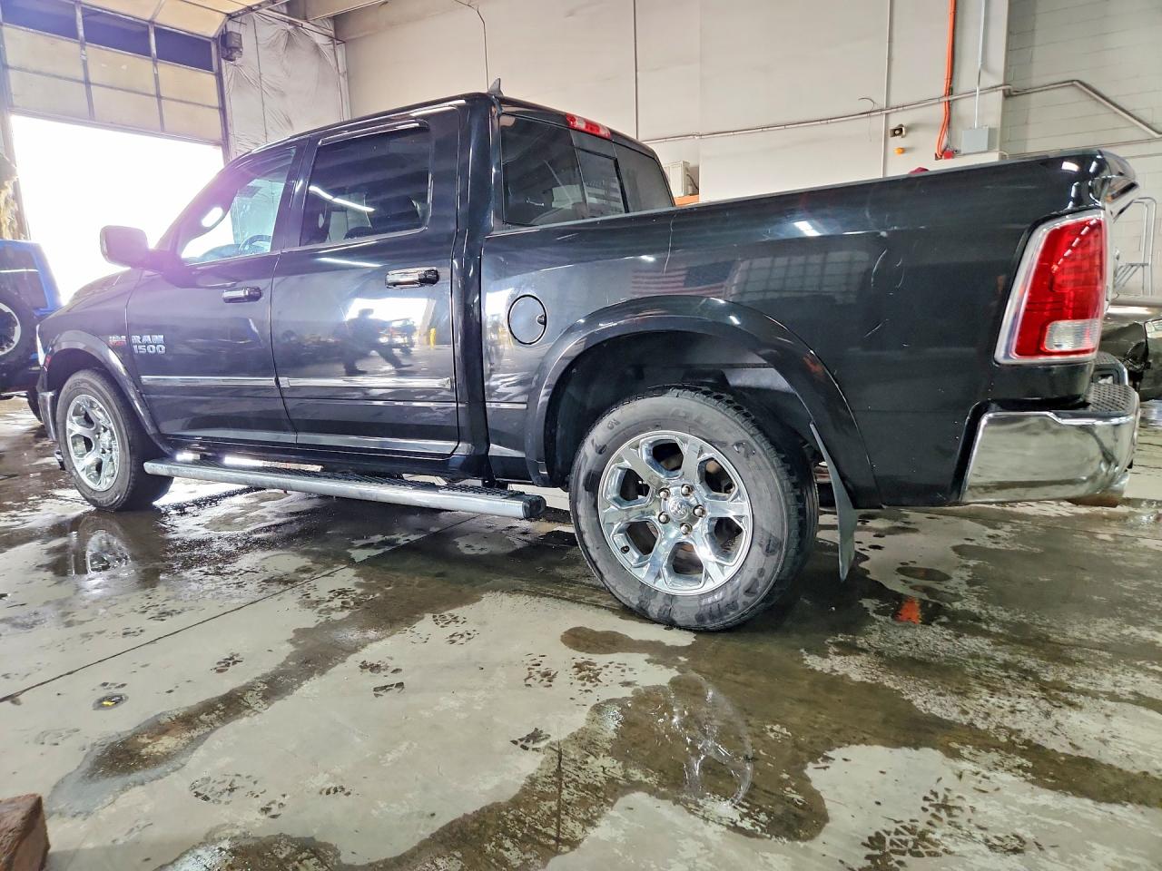 2017 RAM 1500 LARAMIE photo 4