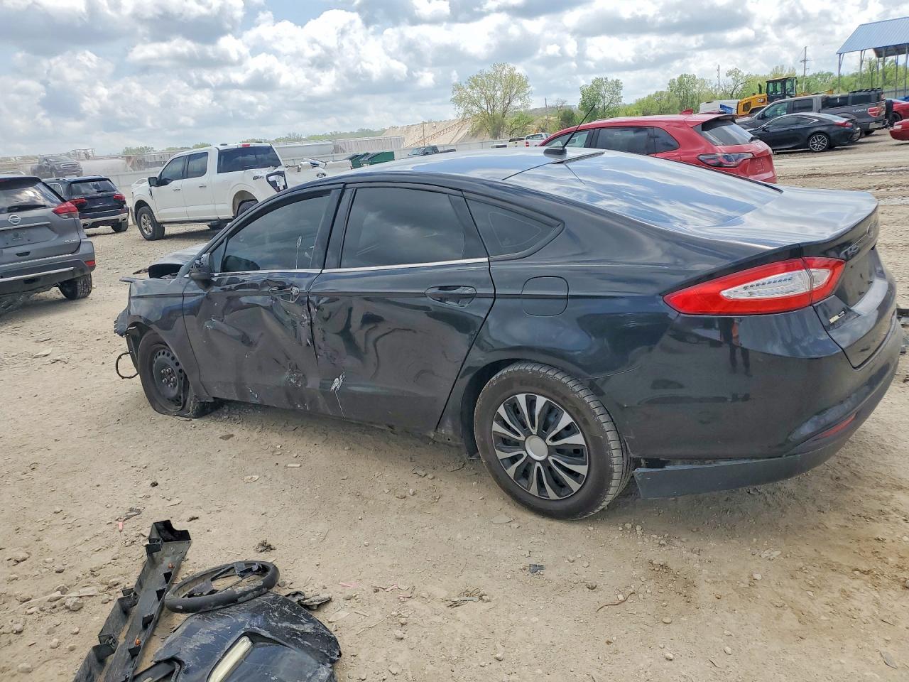 2013 FORD FUSION S photo 4