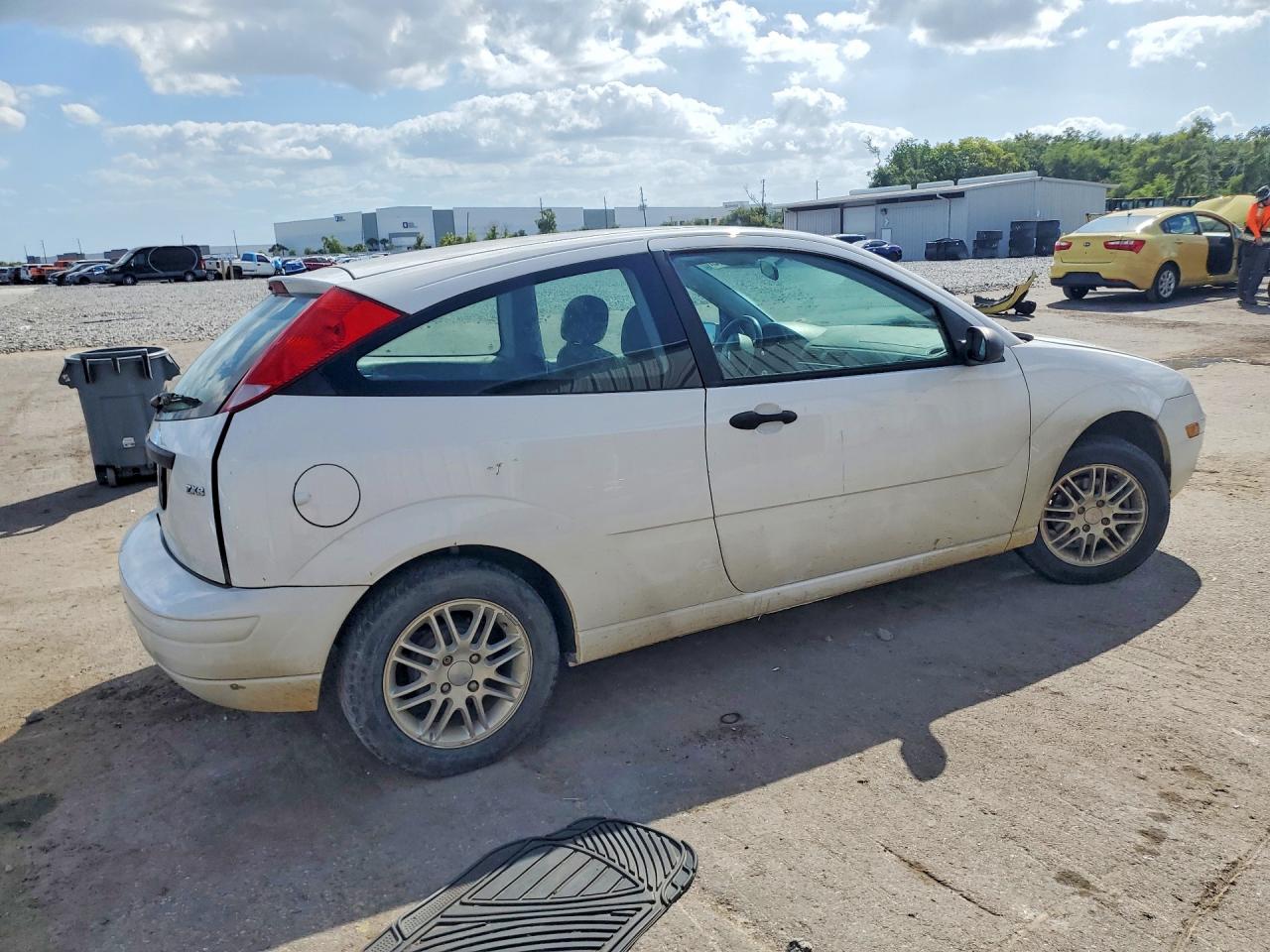2005 FORD FOCUS ZX3 photo 5